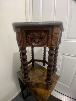 “19th-Century French Renaissance Revival Octagonal Oak Table – Antique”Refinished – Excellent Condition