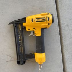 Dewalt Cordless Cable Stapler 