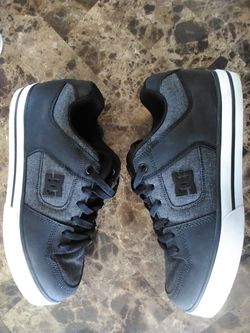 dc shoes brand new 3 year old model