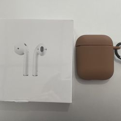 Apple Airpods Brand New 2nd Gen with complimentary Case