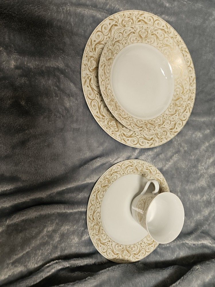 Chris Madden Montalira 40 Piece Set