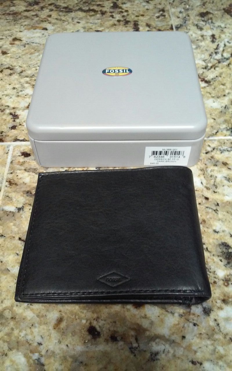 FOSSIL Leather Wallet - Brand New