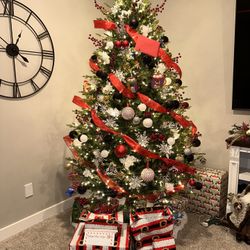 7.5 feet Pre-Lit Christmas Tree 