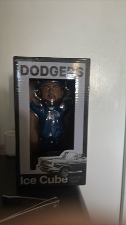 Ice bobble head 2025