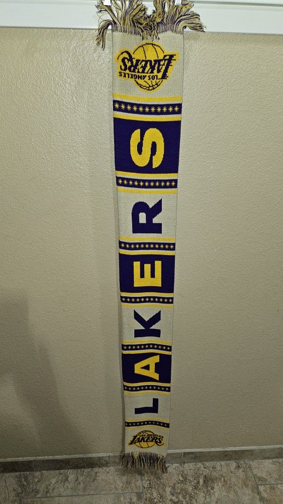 LA LAKERS SCARF OUTSTANDING CONDITION