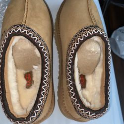 •UGG CHESTNUT SLIPPERS NEW Women’s Size 7•