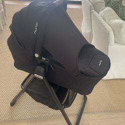 🖤 Like-New Nuna LYTL Bassinet + Stand – Never Used! 🖤