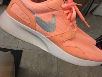 Nike shoes 7.5 female