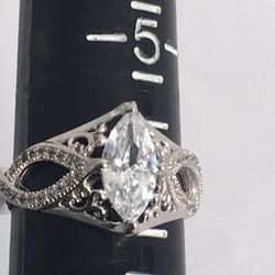 WOMENS SILVER TONE RHINESTONE RING SIZE 6 🌺🌸🌼 NEW CONDITION RING FOR WOMEN ✨HIGH QUALITY  