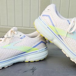 Brooks Ghost 14 size 9.5 womens
