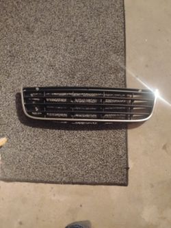 VW JETTA FRONT GRILL