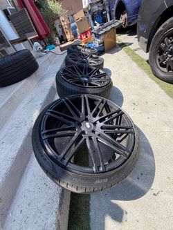 Set of 4 Black Wheels XO LUXURY 20’s