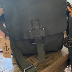 New : GREEN LEATHER BAG WITH COMPARTMENTS AN