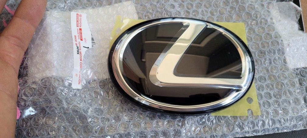 TOYOTA Genuine OEM LEXUS NX300 LS500 Rear Emblem 90(contact info removed)2
5.