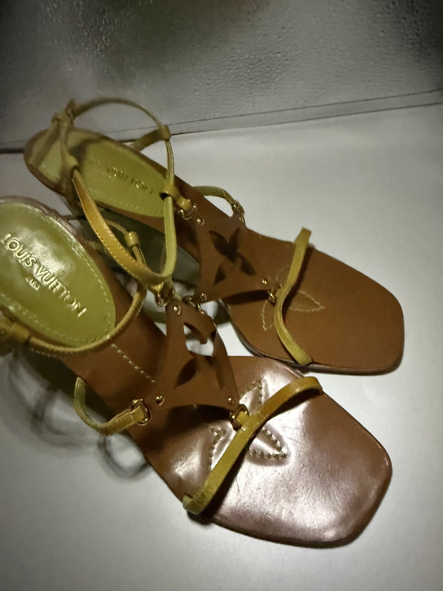 Louis Vuitton really cute 37 1/2