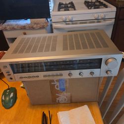 Vintage realistic reciever