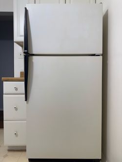 White Top-Freezer Refrigerator