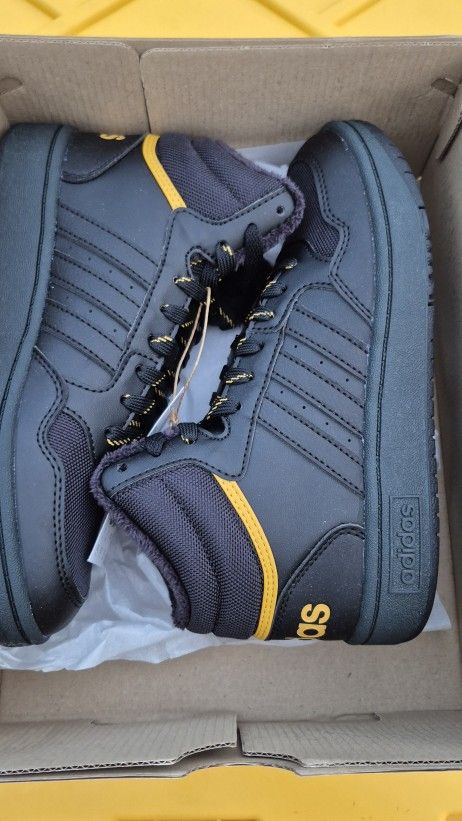 New Big Boys Adidas  Shoes Size 3.5