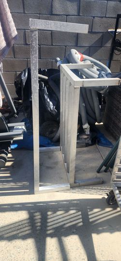commercial-grade aluminum dunnage rack.