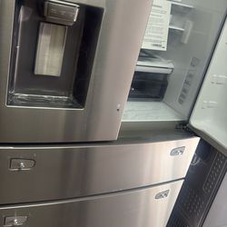 28 ft.³ French door four door refrigerator