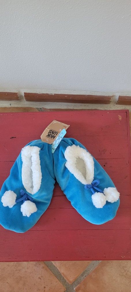 Brand New Slippers  Muk Lucks Size 6-7