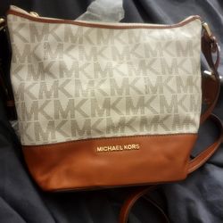 Michael  Kors  Medium Logo Messenger