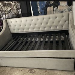 Daybed With a Trundle 