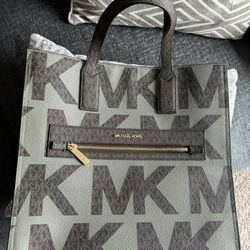 Michael Kors Tote Bag and Clutch For Sale