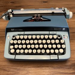1970s Vintage Smith-Corona Manual Typewriter 