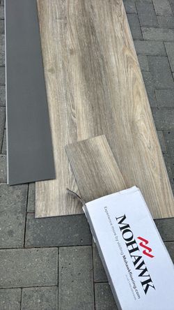 Mohawk Vinyl plank LVP for click installation 310 sf