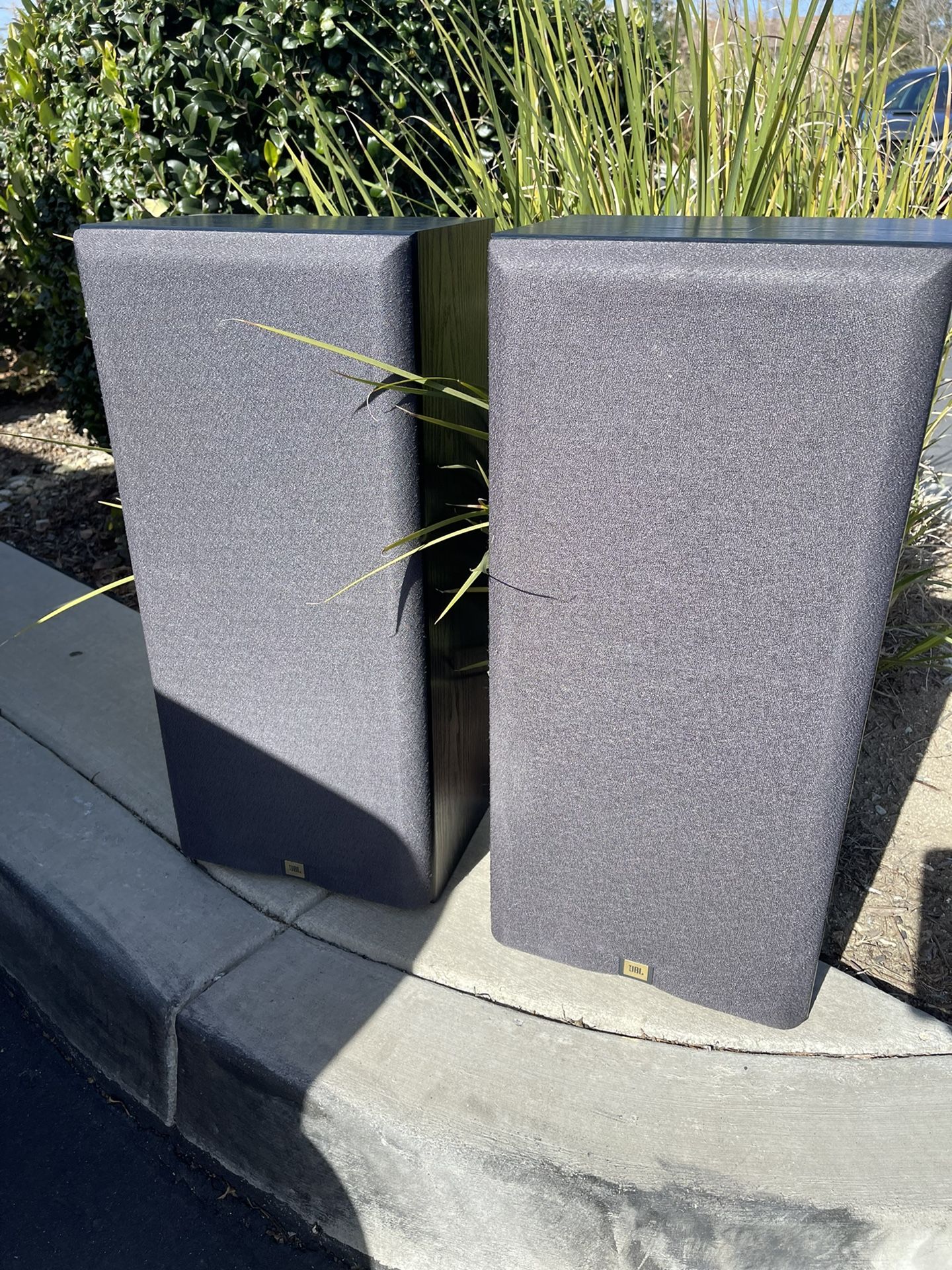 2 JBL LXE770 Home Speakers