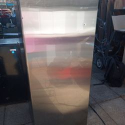 Refrigerator Frigidaire 7cu Ft 