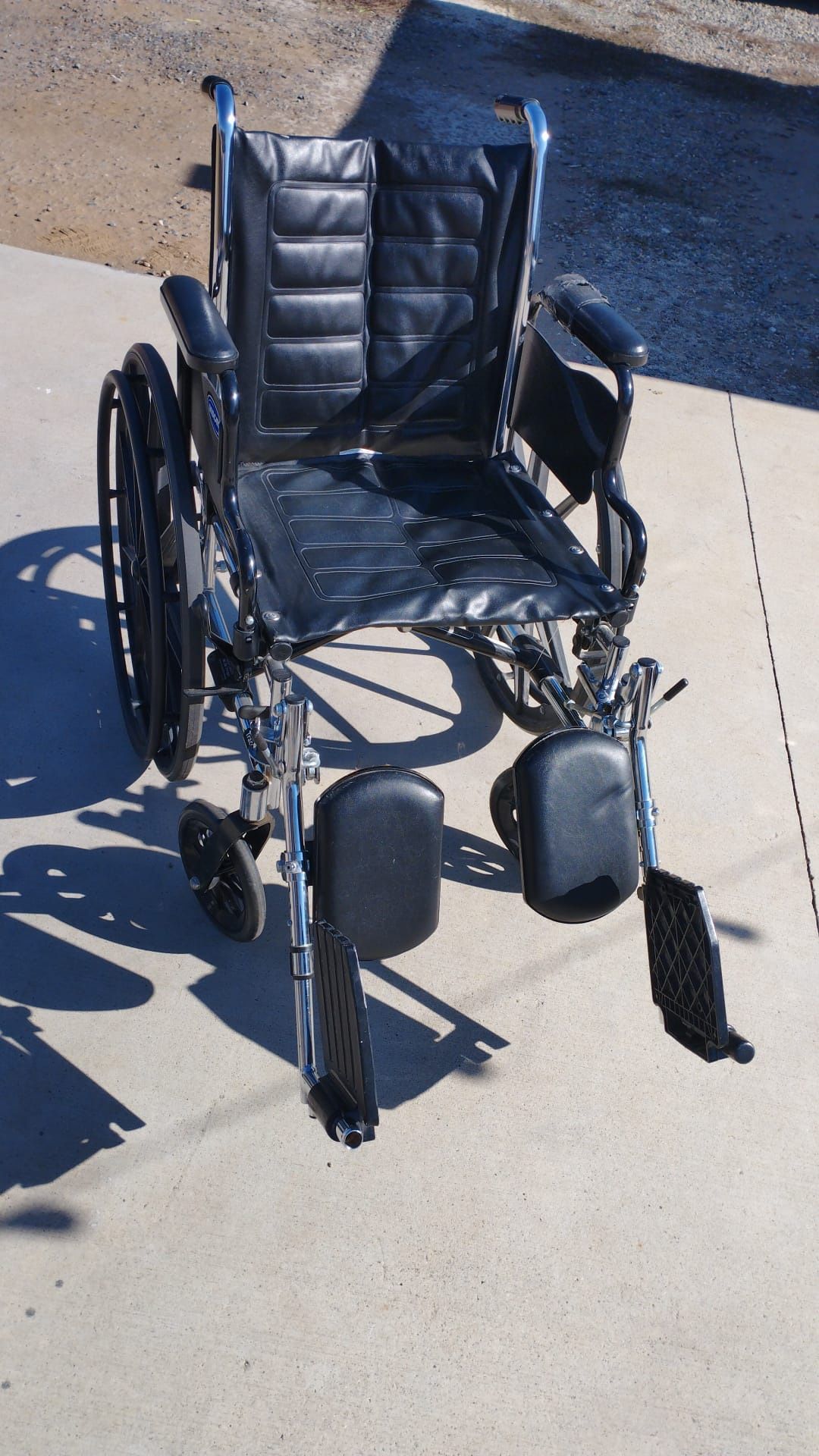 Foldable Wheelchair With Leg Rests - Invacare