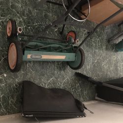 Scott’s Large Push Mower W Grass Catcher Basket