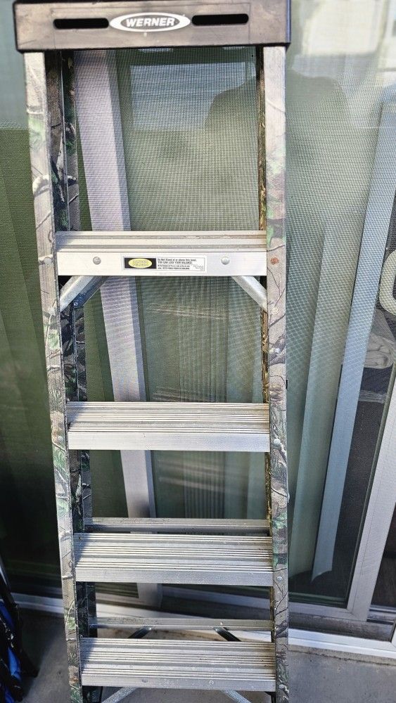 Werner 6 ft. Fiberglass Step Ladder – Excellent Condition
