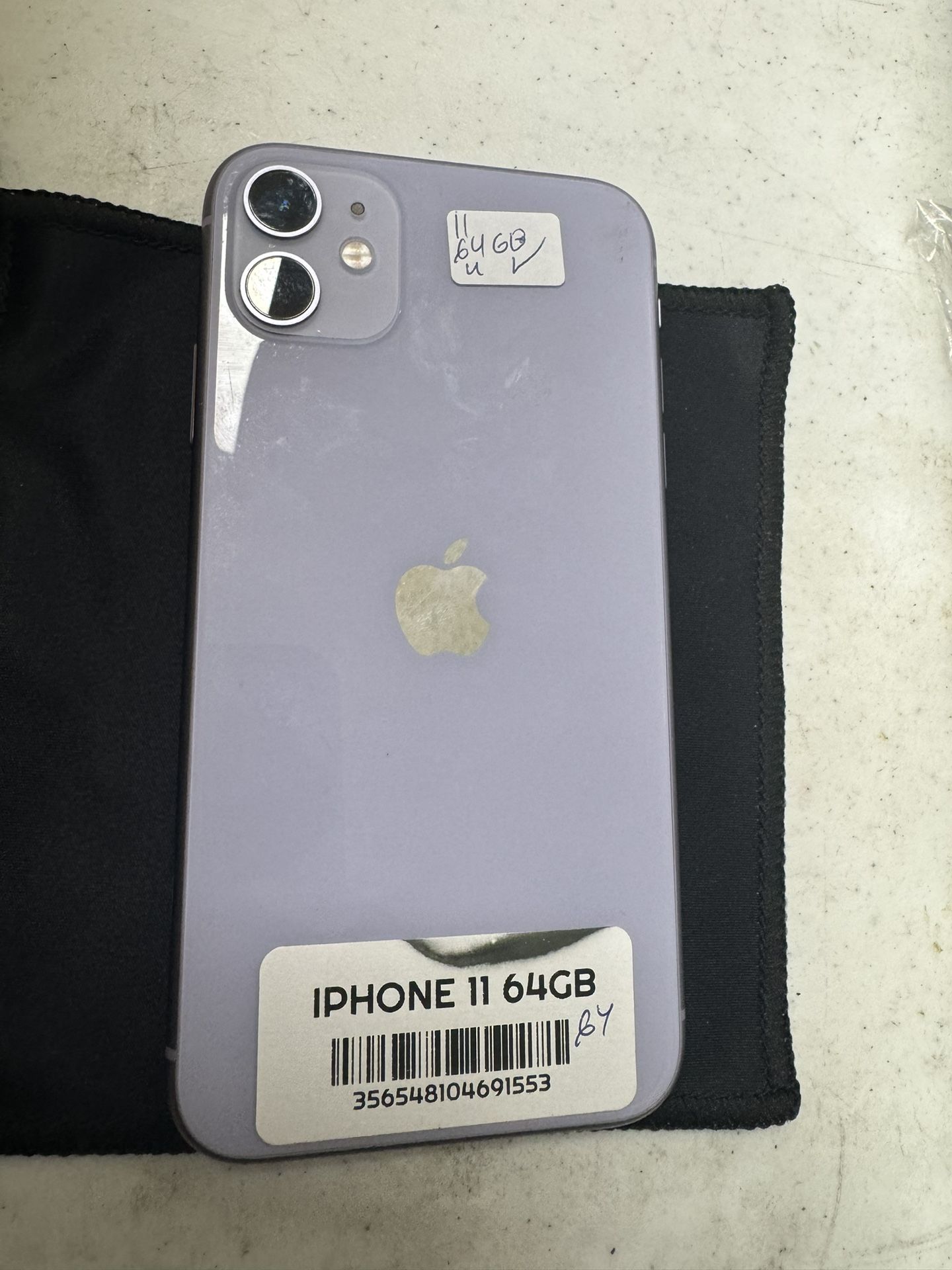 iPhone 11 64GB UNLOCKED
