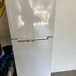 Magic Chef Refrigerator 