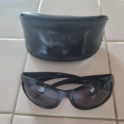 Women's Fendi Sunglasses With Case $100 Pickup In Oakdale 