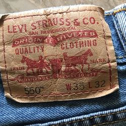 LEVI STRAUSS 35” x 32”  550 RELAXED FIT EXCELLENT CONDITION  LOCATION: HORIZON AND GREENWAY 89002 ONLY $20.00