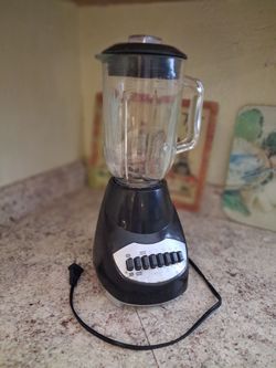 Black Countertop Blender with Glass Jar