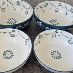 4 Bowls Perfect For Baking, Salads Or Soups 