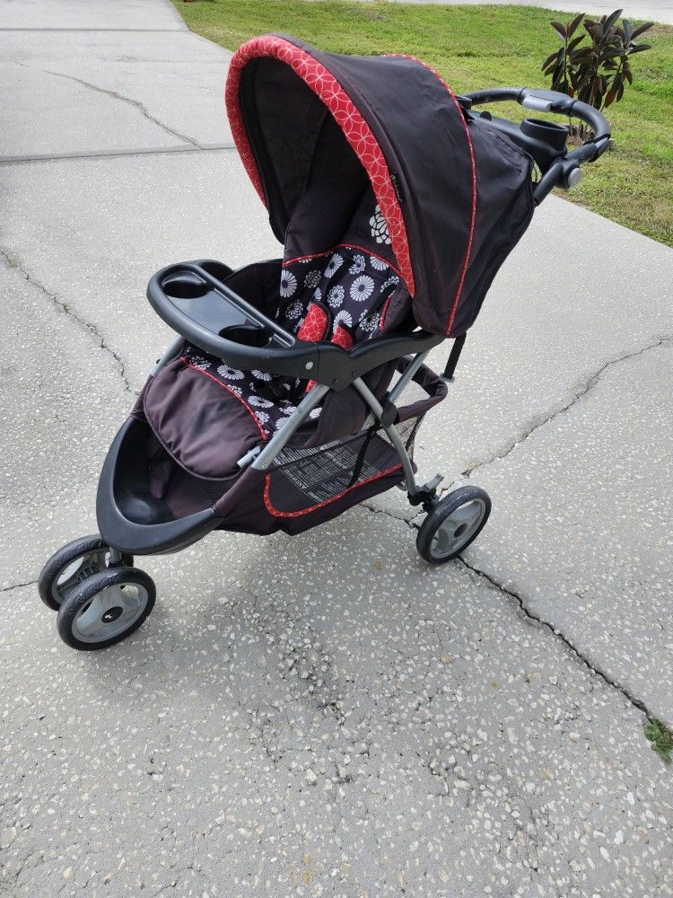 Baby Stroller
Works good 
I like serious buyers 📢 📢📢📢