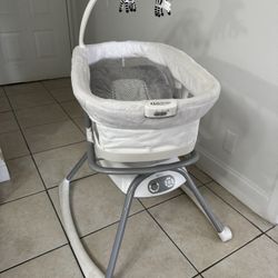 Graco bassinet And Swing