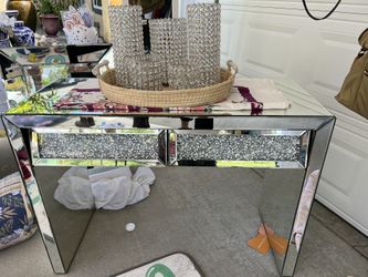 Glamour Vanity Desk And Mirror