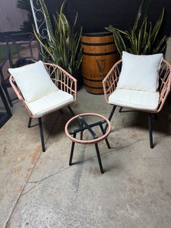 PATIO TABLE SET VERY GOOD CONDITION