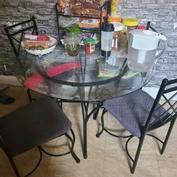 Dining Table With 4 Chaira