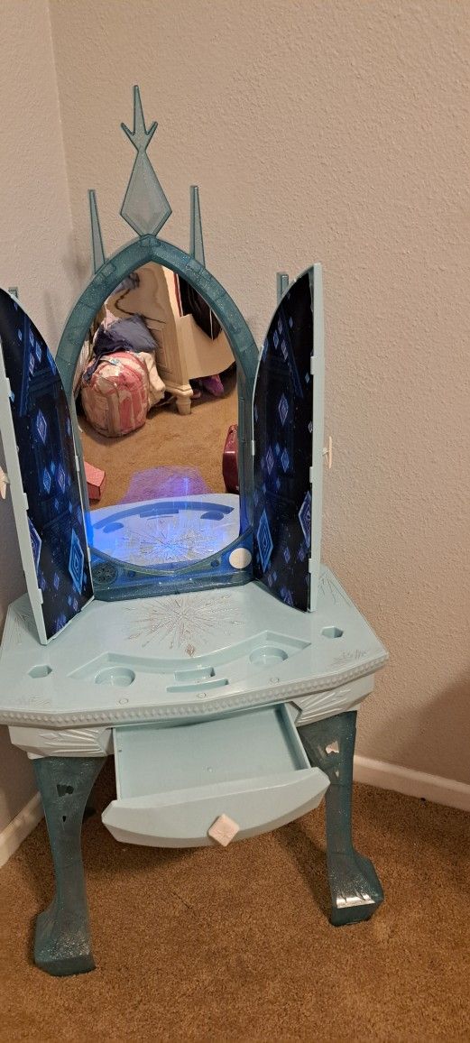 Frozen Vanity