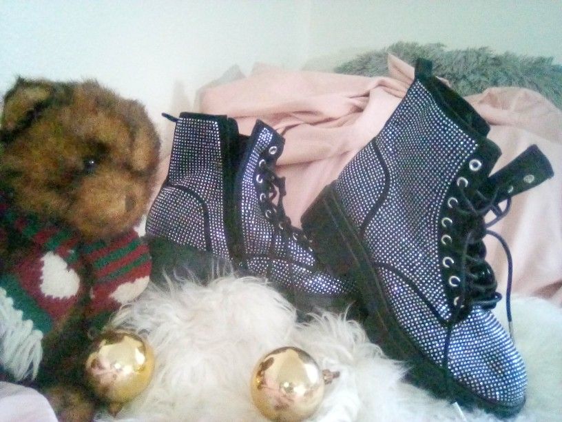 EXCELLENT Christmas Gift for the woman that needs all things bling!! The ultimate GLAM BOOTS