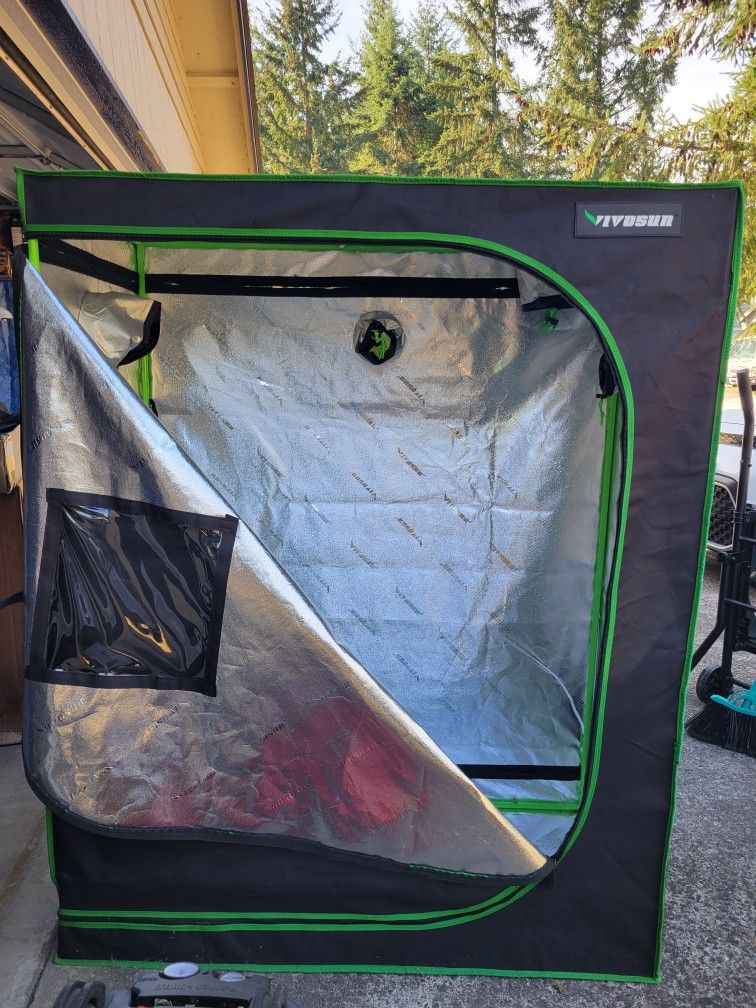 Grow Tent With LED Grow Light