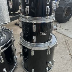 Pearl Drum Set 